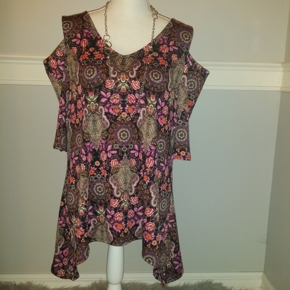 5X Avenue PLUS cold shoulder lavender tunic - Picture 2 of 4